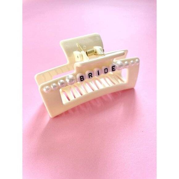 💕HOST PICK💕 White Bride Wedding Hair Claw Clip  with Pearls - Picture 2 of 3
